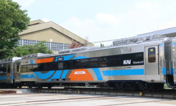 Tiket Kereta Taksaka Mahal Tapi Tetap Ludes, Ternyata Ini Alasan Mewah di Balik Julukan Anak Emas KAI!