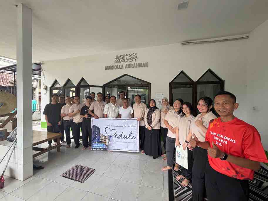 Dari Hotel ke Hati Warga: Aksi Sosial Best Western Premier The Hive Bikin Bangga