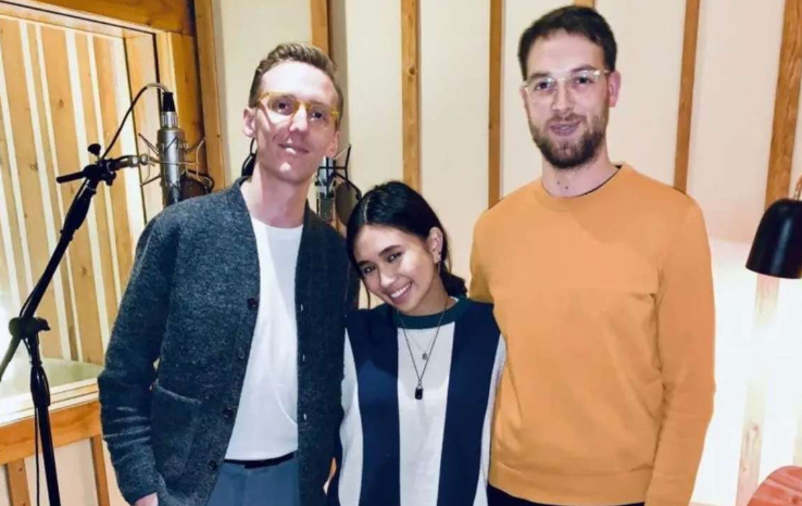 Kolaborasi HONNE dan NIKI di Lagu Location Unknown, Proyek Spesial Rayakan 10 Tahun Berkarier