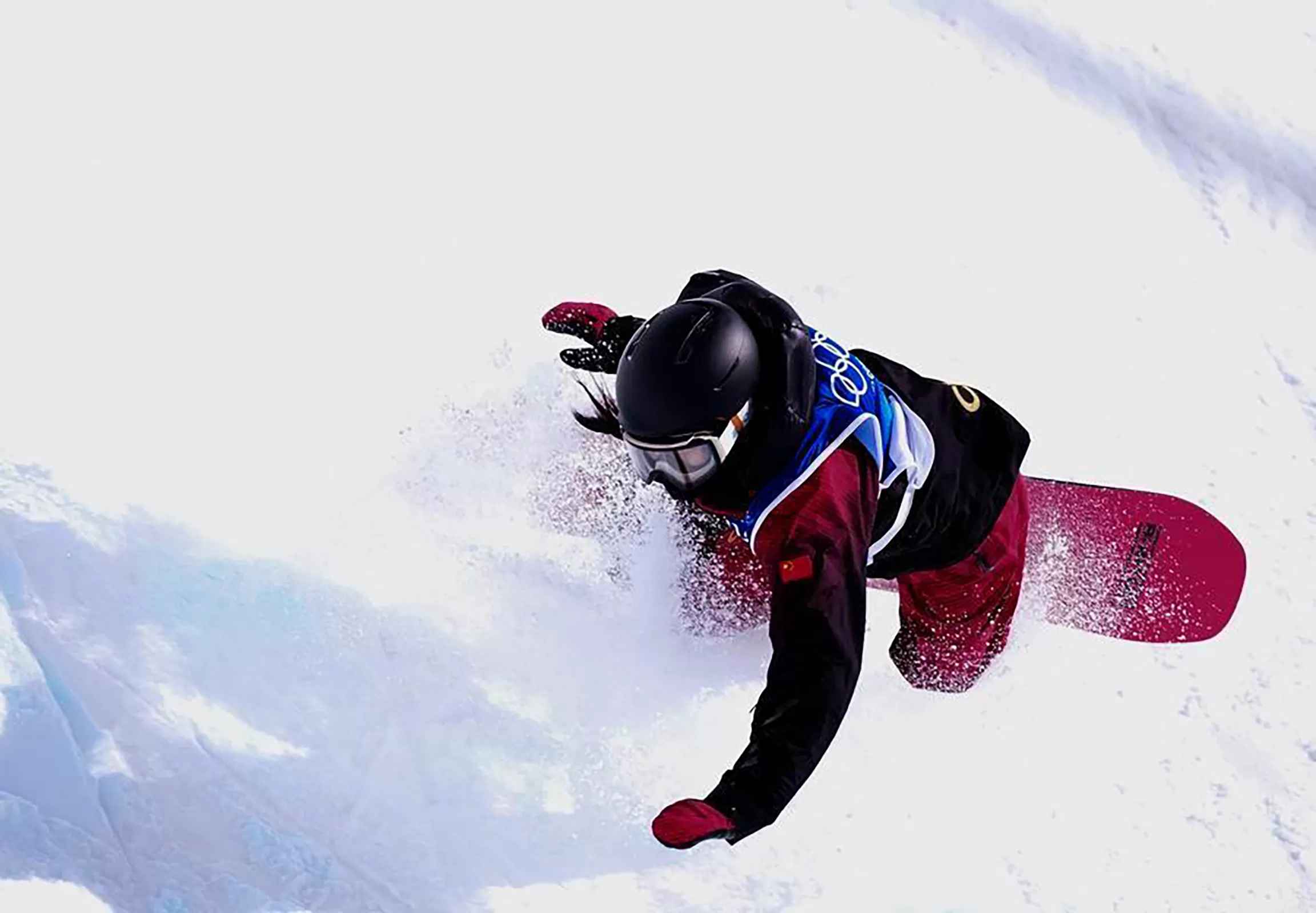 Snowboarder Legendaris Liu Jiayu Jatuh Mengerikan di Halfpipe Milan-Cortina