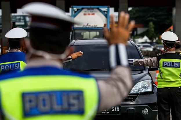 Polres Garut Berlakukan Sistem Satu Arah, Arahkan Arus Kendaraan ke Bandung Jelang Imlek