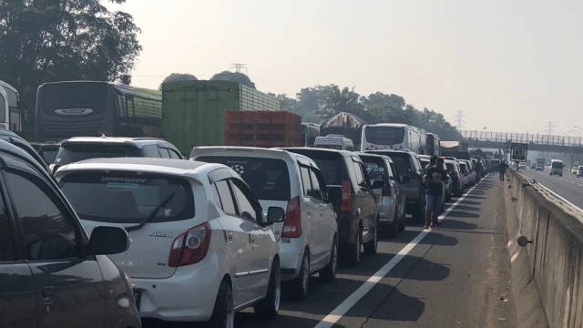 245 Ribu Kendaraan Padati Tol Cipali Saat Libur Imlek 2026