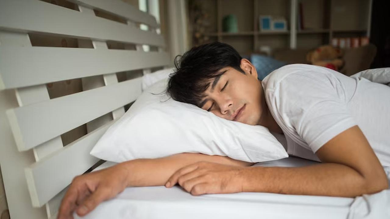 Sering Tidur Larut Malam Bisa Gagalkan Diet? Ini Penjelasan Dokter