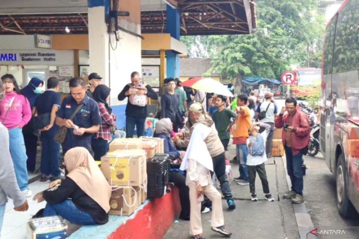 Strategi Cerdas Pemudik Kampung Rambutan: Pulang Lebih Awal Agar Hemat Tiket