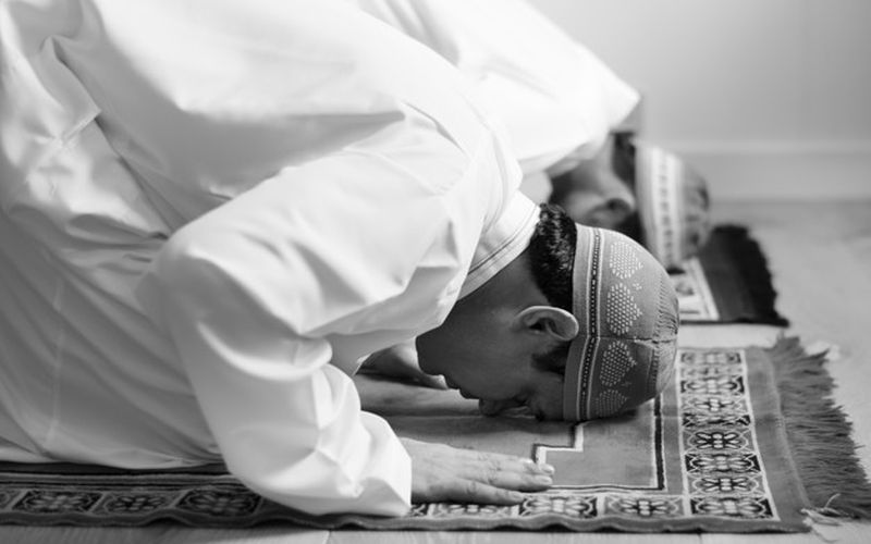 Panduan Shalat Tarawih Sendiri di Rumah, Lengkap dari Niat sampai Witir Biar Ibadah Tetap Maksimal