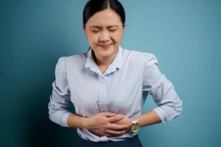 Penderita Maag & GERD Wajib Baca! Ini 8 Cara Aman Puasa Tanpa Asam Lambung Naik