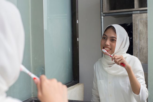 Puasa Ramadan Batal karena Sikat Gigi? Simak Faktanya di Sini!