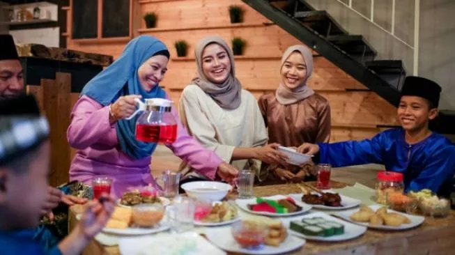 Cara Berbuka Puasa yang Dianjurkan Ahli, Biar Tubuh Tetap Fit Selama Ramadan