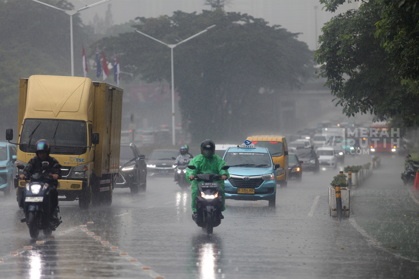 Cuaca 21 Februari 2026: Jakarta Diprediksi Hujan Petir, Ini Daftar Lengkap Ibu Kota Provinsi