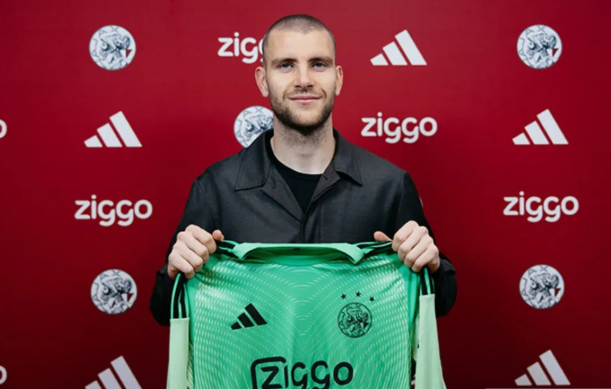 Debut Maarten Paes Di Ajax Amsterdam, Kiper Timnas Indonesia Siap Guncang Eredivisie Dan Jadi Tembok Baru Di Amsterdam Arena!