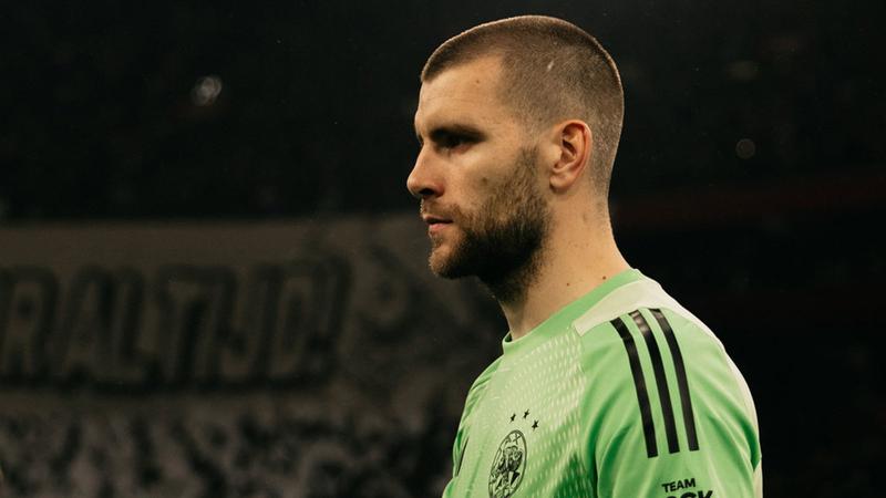 Ajax Gagal Menang di Kandang, Debut Maarten Paes Langsung Diwarnai Drama!