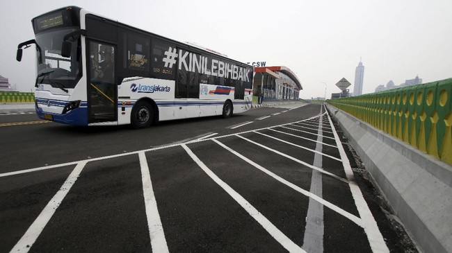 Dua Bus Transjakarta Tabrakan di Koridor 13 Cipulir, Penumpang Luka‑luka dan Dievakuasi