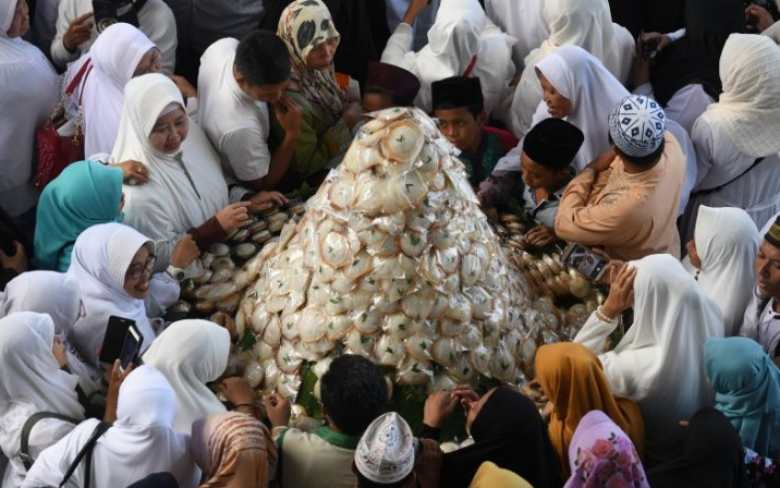 Ramadhan Datang, Tradisi Lokal Ikut Bersinar! Ini 10 Ritual Unik dari Aceh hingga Betawi
