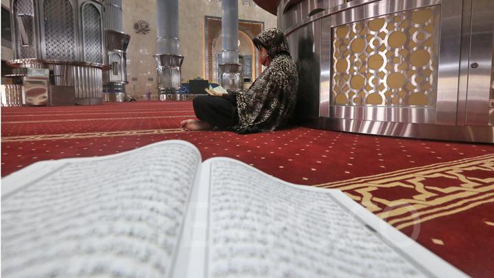 Panduan Itikaf di Bulan Ramadan, Lengkap Niat dan Amalannya yang Dianjurkan