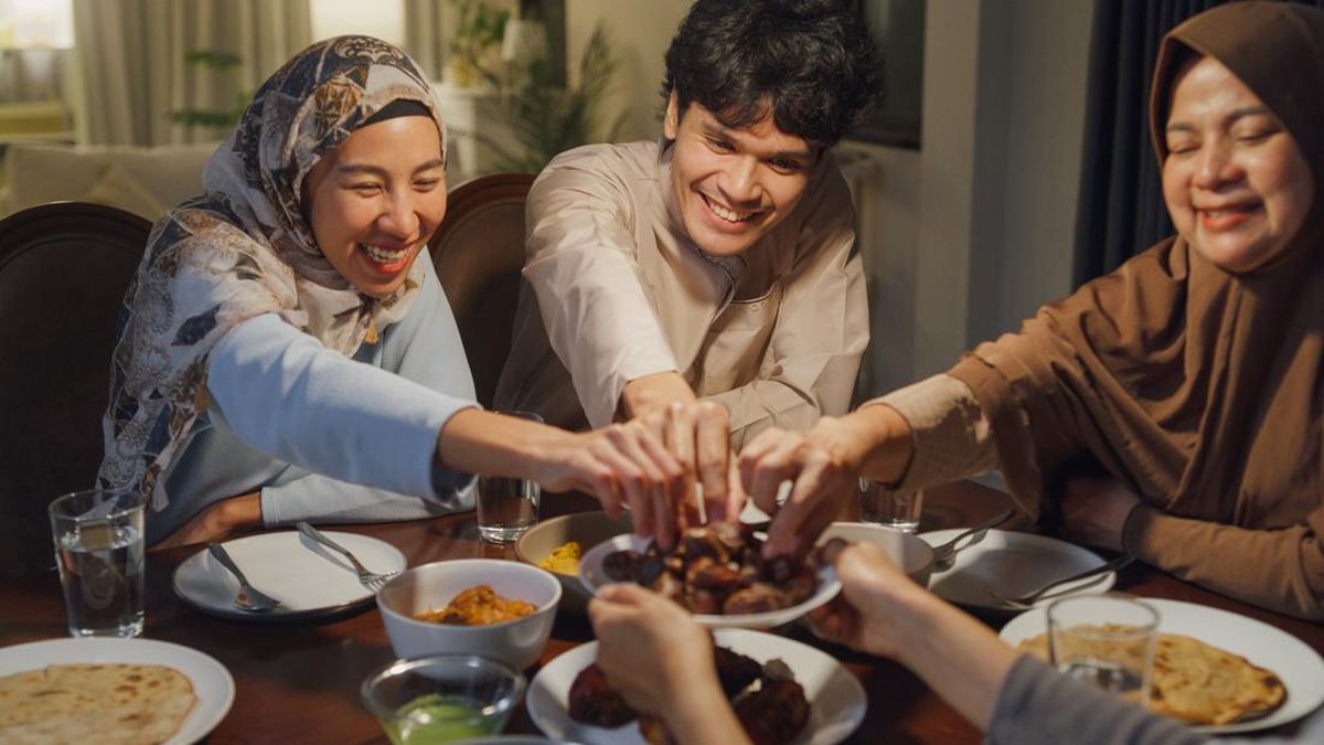 Sahur Makan Nasi Banyak Biar Kuat Puasa? Dokter Ini Bilang Justru Bikin Cepat Lapar