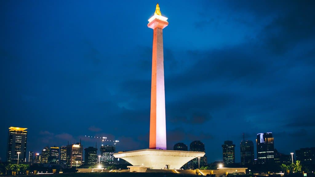 Monas Jadi Tempat Favorit Saat Bulan Ramadhan, Ribuan Wisatawan Padati Ikon Jakarta Ini