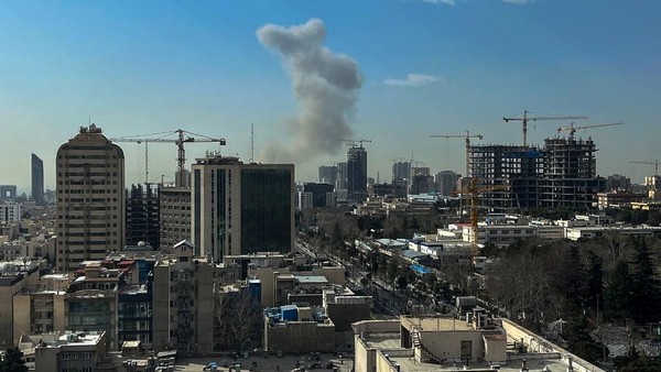 Video Ledakan di Sekitar Kantor Ayatollah Khamenei Beredar, Eskalasi Iran-AS-Israel Kian Terbuka