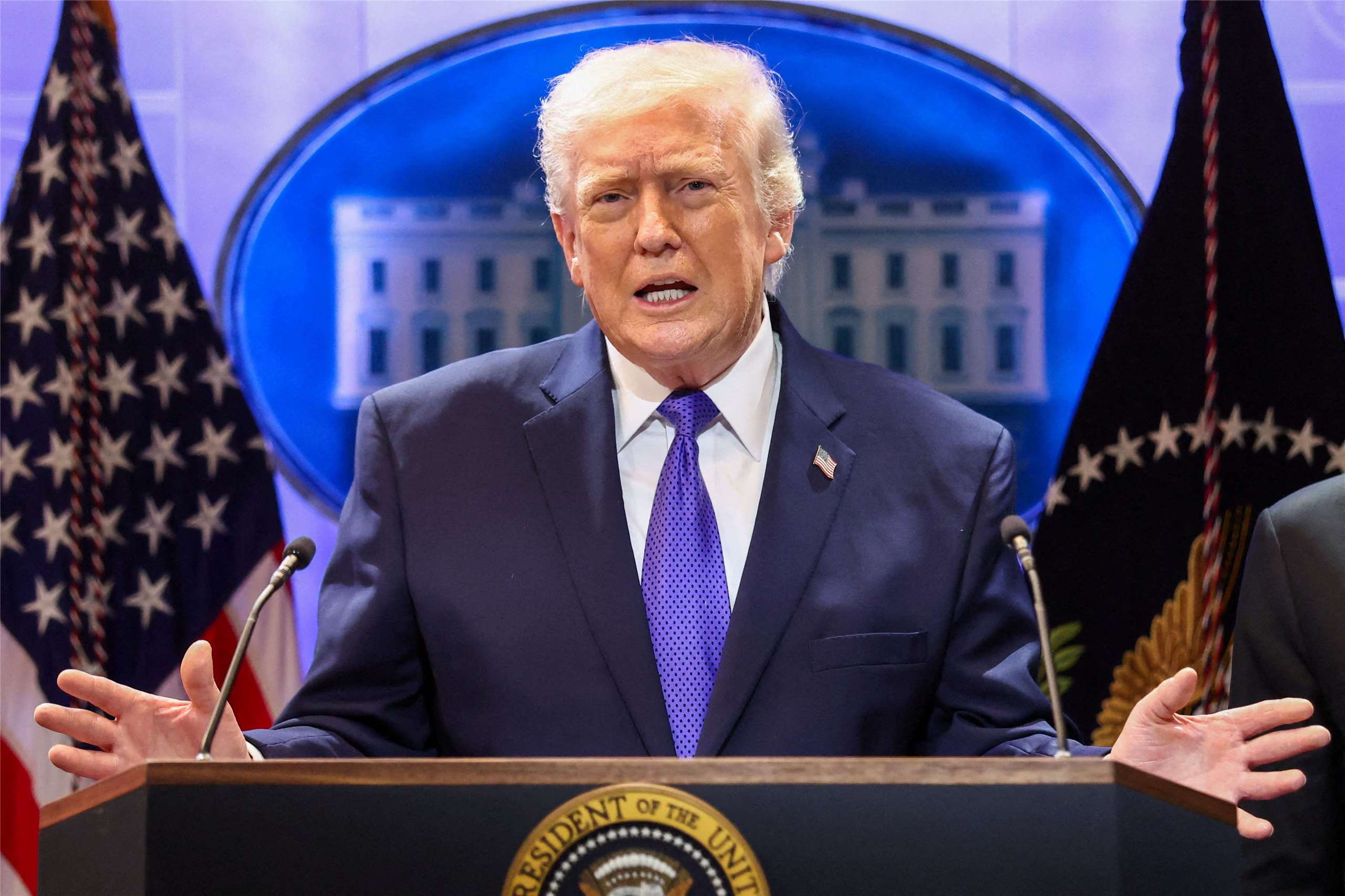 Trump Diserang dari Dalam Negeri! Demokrat dan Republikan Pecah Soal Serangan ke Iran