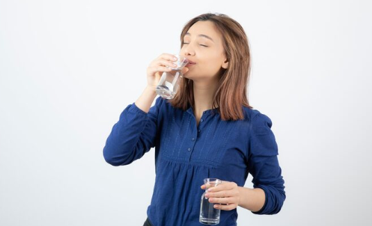 Aturan Minum Air Saat Sahur Dan Buka Puasa, Simak Takaran Yang Pas Agar Tubuh Tetap Terhidrasi!