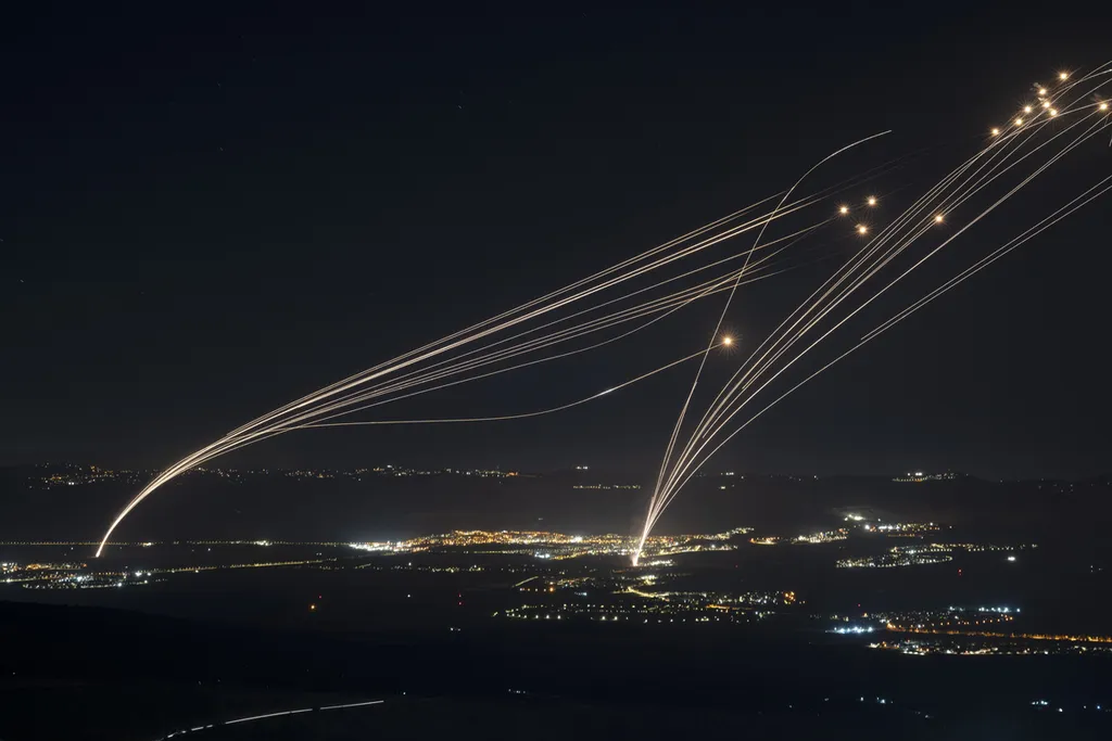 Puing Rudal Iran Berserakan di Tiberias! Iron Dome Cegat Serangan Besar-besaran