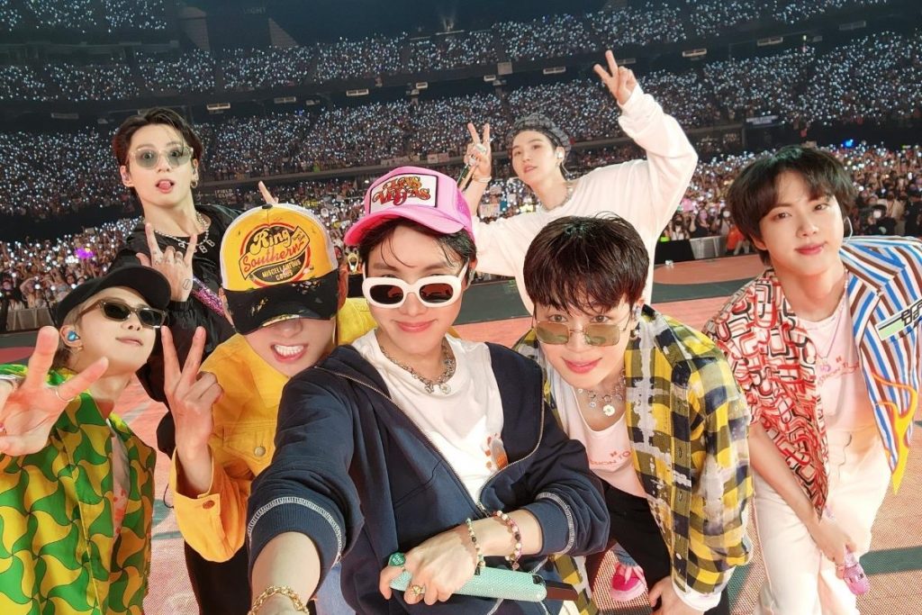 8 Idol K-Pop yang Comeback Maret 2026: Ada Reuni Akbar BTS, ONEW, hingga EVERGLOW
