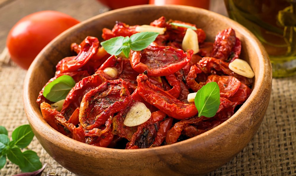 Bahaya Langsung Makan Pedas Saat Buka Puasa, Ini Dampaknya pada Lambung