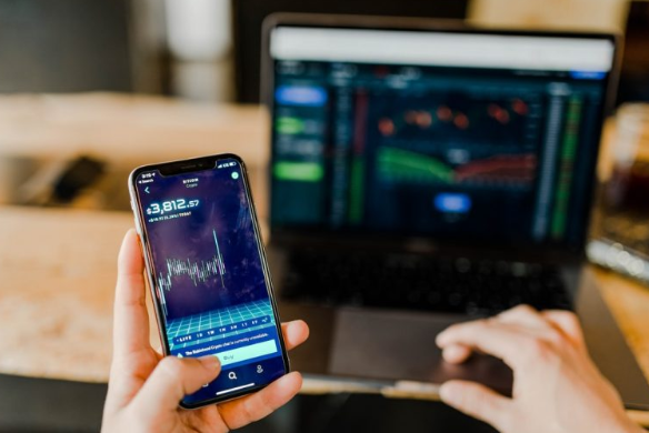 Cara Maksimalkan THR untuk Investasi, Tips Cerdas Kelola Uang Kaget Biar Nggak Cuma Numpang Lewat di Rekening!