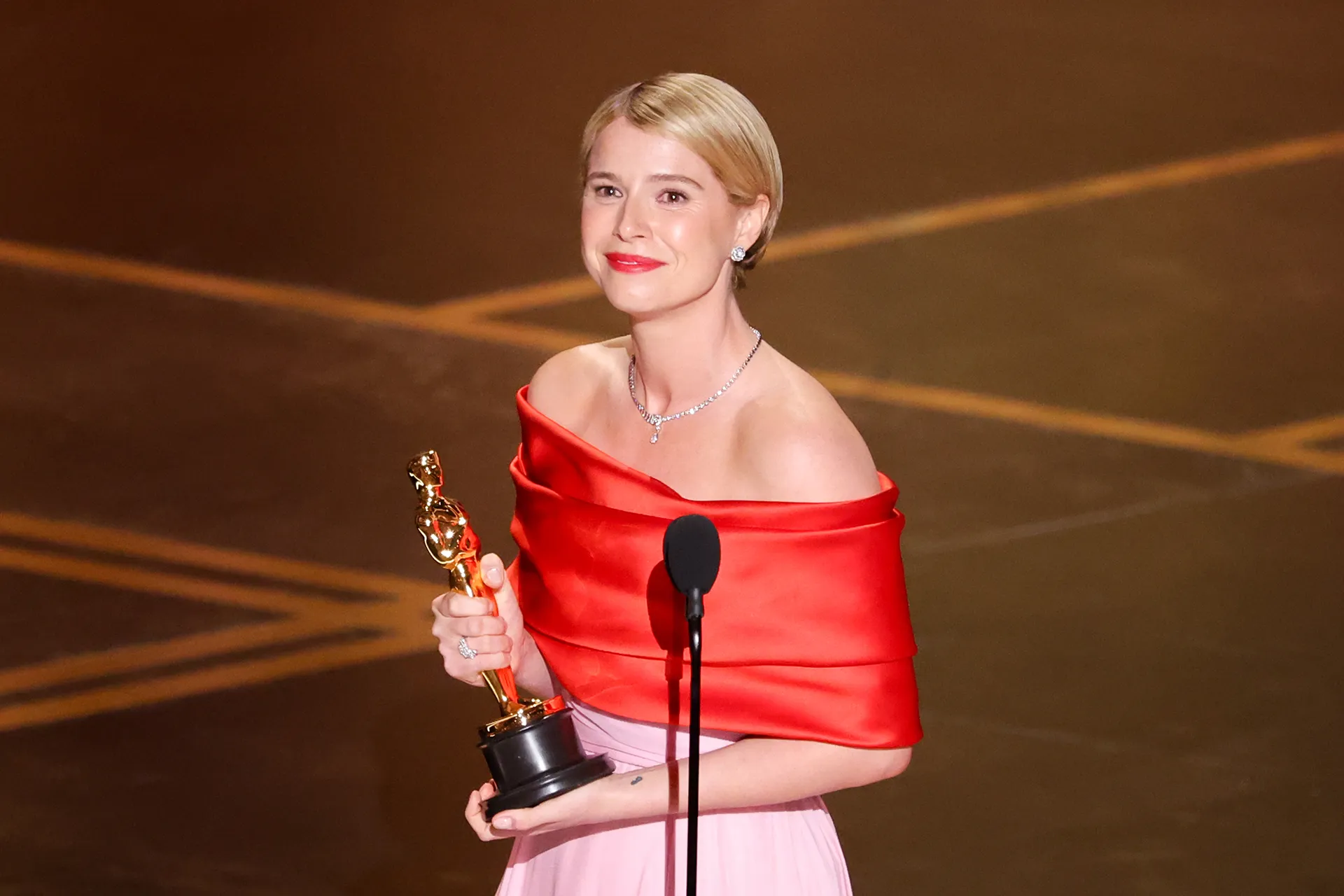 Jessie Buckley Cetak Sejarah di Oscar 2026 Lewat Film 