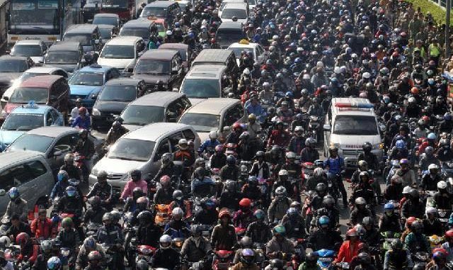 Puncak Mudik Lebaran 2026 Tembus Rekor! 270 Ribu Kendaraan Padati Tol, Kakorlantas Ungkap Strategi Urai Kemacetan