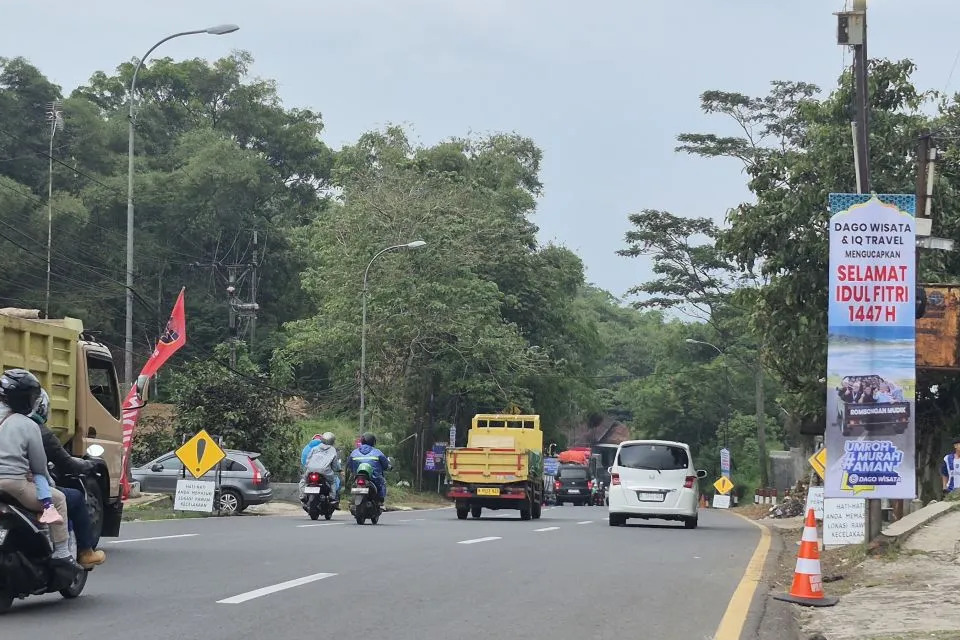 Lebaran di Bandung Selatan Padat, Jalur Nagreg Dipenuhi Pemudik Lokal dan Wisatawan