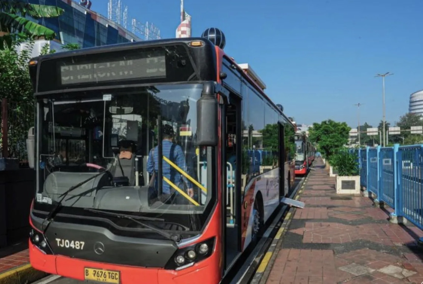 Rute Transjakarta Bandara Soekarno Hatta Berubah, Cek Titik Jemput Barunya!