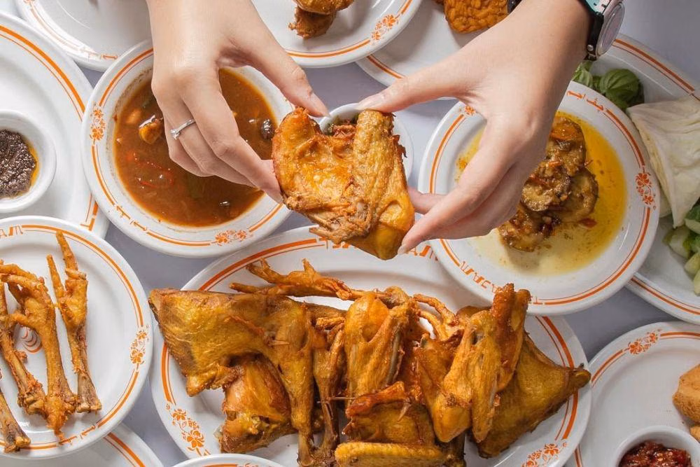 Tempat Makan Hits di Bandung 2025 yang Lagi Viral, Ini 10 Rekomendasi Wajib Coba