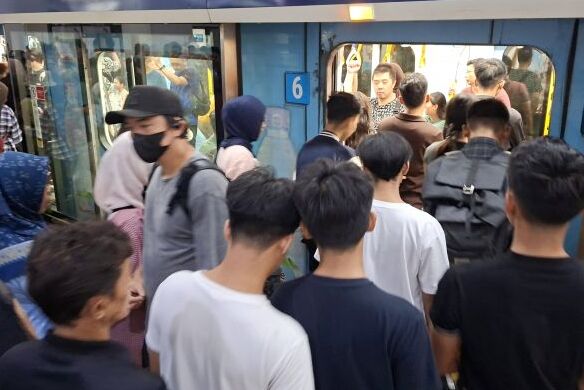 Blok M Diserbu Saat Lebaran! Warga Pilih Naik MRT Tarif Rp1 Buat Liburan di Jakarta