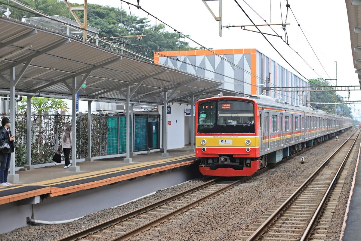 Biasa Diisi Pekerja, KRL Rangkasbitung-Tanah Abang Dipadati Penumpang Libur Lebaran