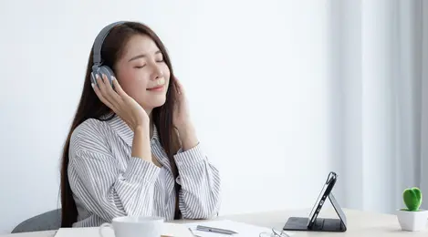 Balik Kerja Setelah Libur Panjang Bikin Mager? Rekomendasi Lagu Ini Dijamin Bikin Semangat Lagi!