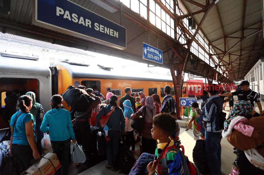 Arus Balik Masih Padat, Kedatangan Penumpang di Stasiun Pasar Senen Tembus 18 Ribu Lebih
