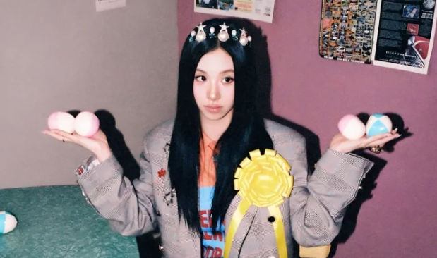 Kondisi Kesehatan Chaeyoung TWICE Menurun Drastis, Rapper Nyentrik Ini Gagal Berangkat Tur Dunia Akibat Cedera Punggung!