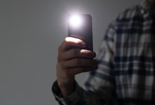 Penyebab Senter HP Tidak Menyala Dan Cara Mengatasinya, Jangan Langsung Dibawa Ke Tempat Servis Kalau Lampu Flash Mendadak Mati Total