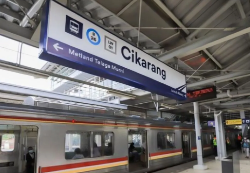 Penumpang Kereta Api Padati Stasiun Cikarang Pada H+7 Lebaran, Arus Balik Pemilir Ke Kawasan Industri Bekasi Masih Tinggi Dan Terus Meningkat