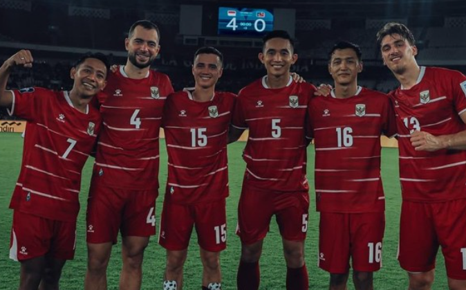Rizky Ridho Jadi Penengah Rivalitas Persib Dan Persija Di Timnas Indonesia, Bek Timnas Ini Unggah Foto Kebersamaan Pemain Rival Yang Bikin Netizen Terharu Sekaligus Malu