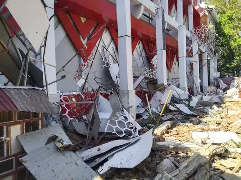 Gempa M 7,6 Guncang Manado, Warga Panik Berhamburan Keluar Rumah