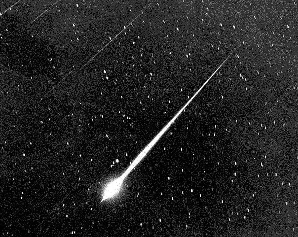 Ternyata Bukan Meteor! Benda Bercahaya di Langit Indonesia Timbulkan Pertanyaan Misterius