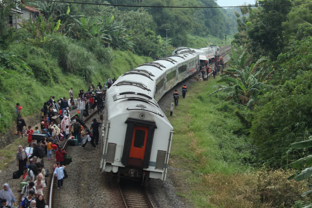 Insiden KA Bangunkarta di Bumiayu, KAI Terapkan Rekayasa Perjalanan dan Kerahkan Bus Lanjutan