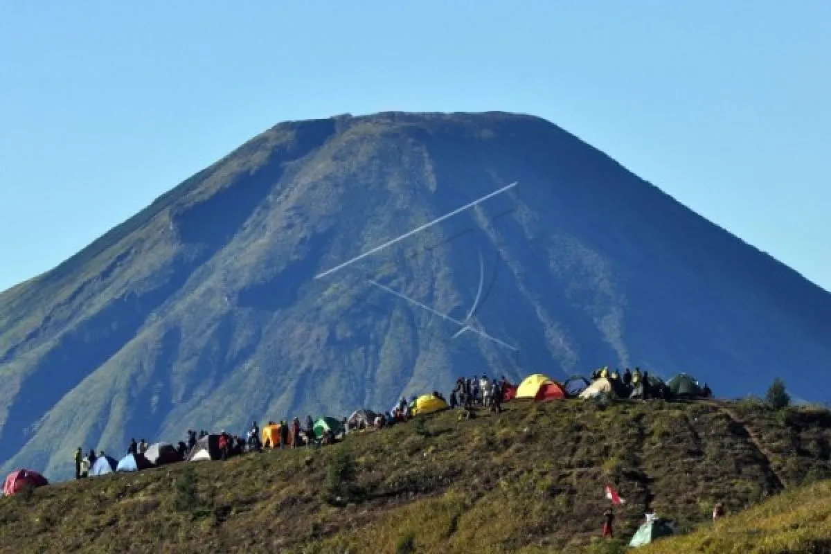 18 Gunung Ramah Pemula di Indonesia, Cocok Buat Healing Sekaligus Petualangan