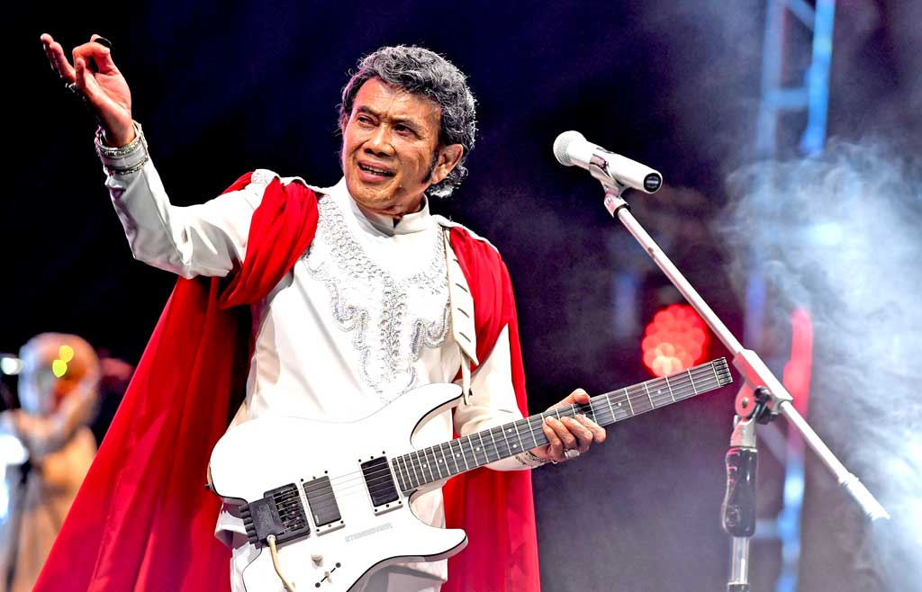 10 Lagu Dangdut Lawas Romantis yang Cocok untuk Nostalgia di Akhir Pekan, Dari Rhoma Irama hingga Evie Tamala