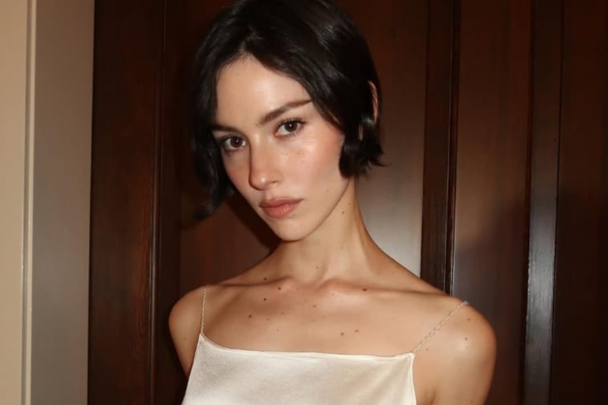 Lirik dan Makna Lagu '21' Gracie Abrams: Pesan Bangkit dari Toxic Relationship yang Viral di TikTok!