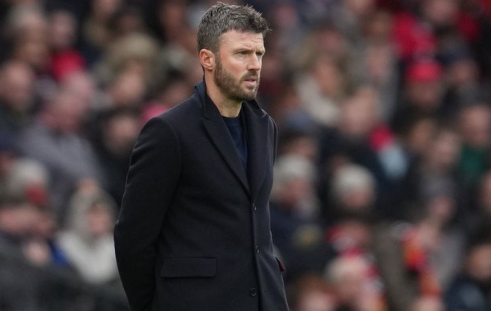 Masalah Terbesar Michael Carrick di MU, Taktik Pergantian Pemain yang Lambat Bikin Fans Emosi