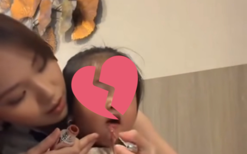 Gaya Parenting Julia Prastini Jadi Sorotan, Aksi Jule Pakaikan Lipstik Dewasa ke Anak Balita Tuai Kritik Pedas Netizen
