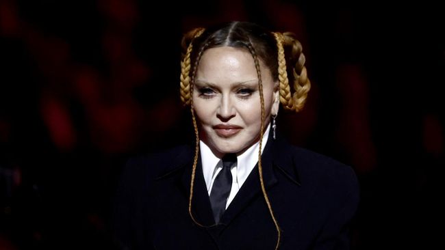 Kostum Panggung Madonna di Coachella 2026 Hilang, Sang Diva Tawarkan Hadiah