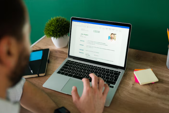Tips Mengirim CV Lewat Email yang Benar, Trik Rahasia Biar Lamaran Kerja Kamu Langsung Dilirik HRD